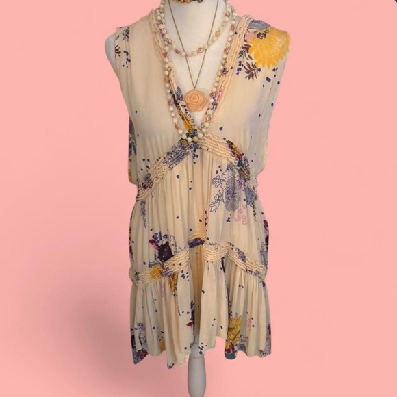 Free People floral ruffle dress – blush peach boho 🌸 - Picture 4 of 6
